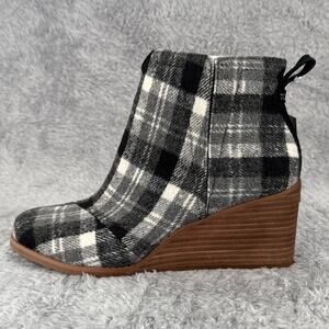 Toms Wedge Heeled Booties Women's Size 9 Black and White Plaid Flannel